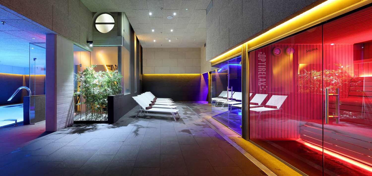 Luxus-Sauna-Gwerbliche-Hotel-Sauna-bauen-lassen-OPTIRELAX-Saunawelt